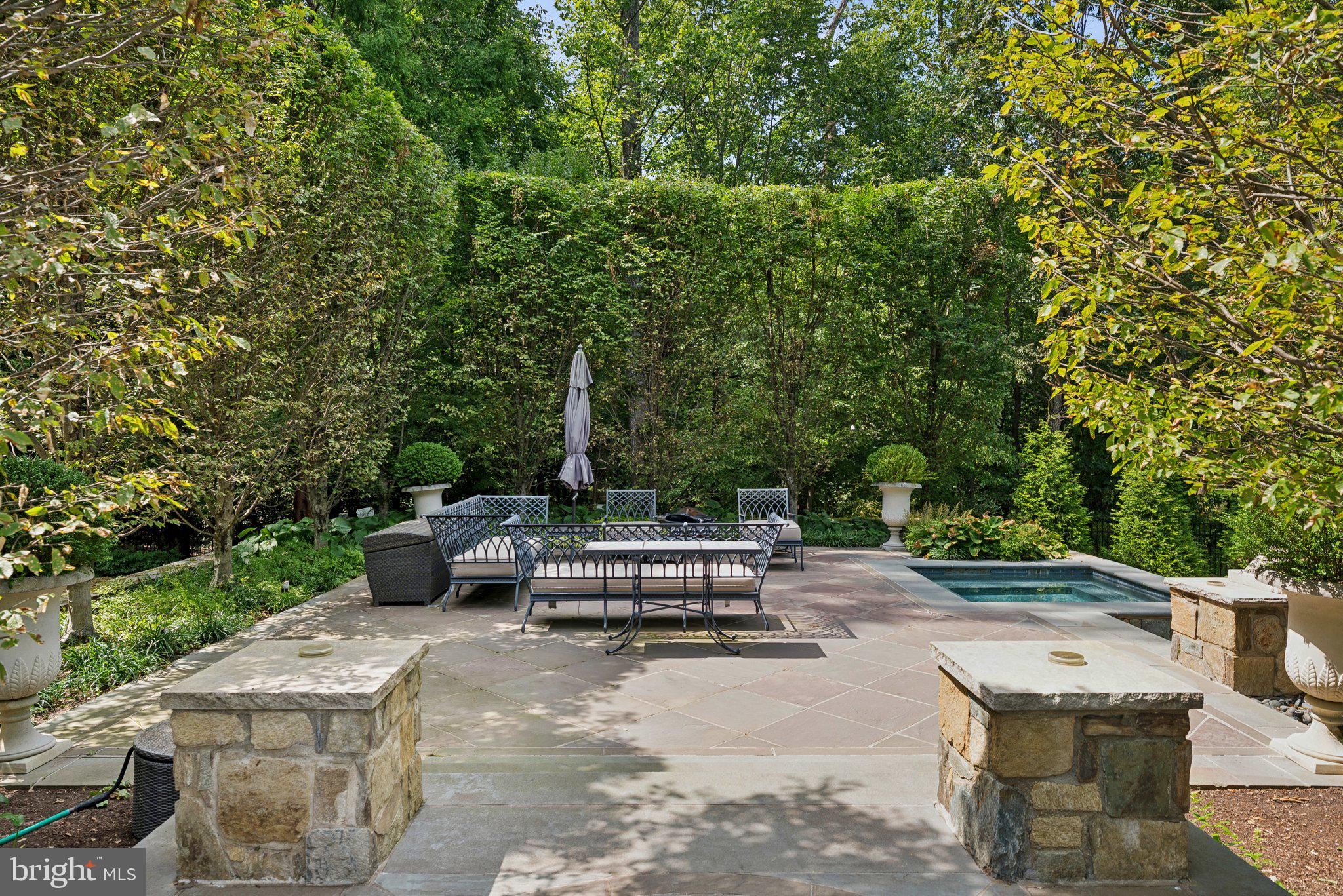 POTOMAC OUTSIDE - Residential