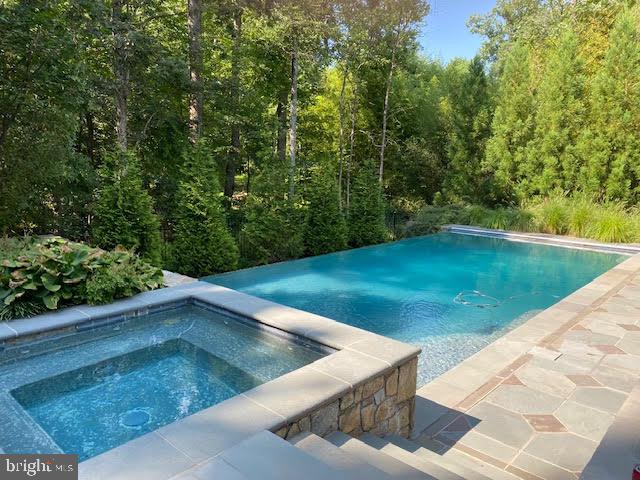 POTOMAC OUTSIDE - Residential