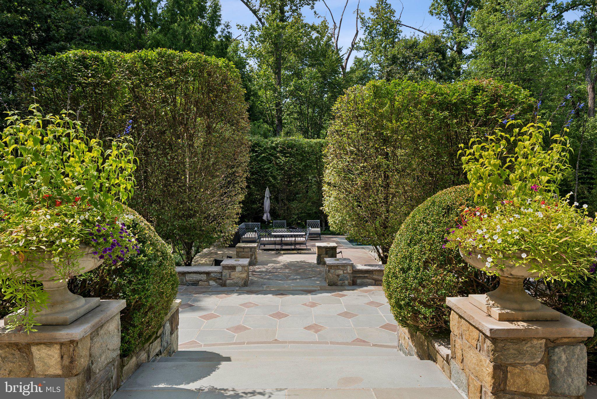 POTOMAC OUTSIDE - Residential