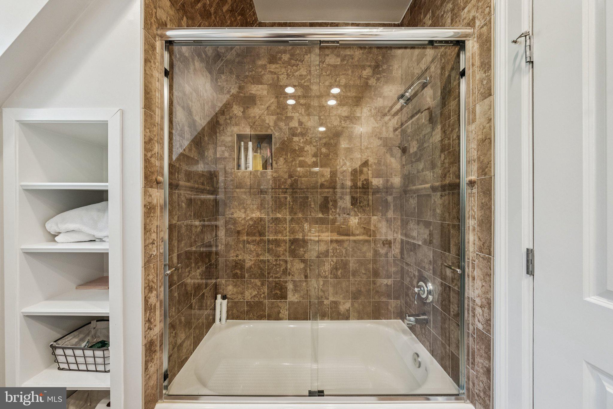 POTOMAC OUTSIDE - Residential