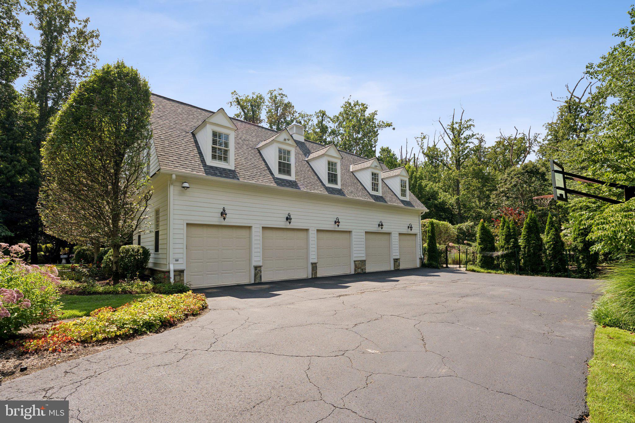 POTOMAC OUTSIDE - Residential