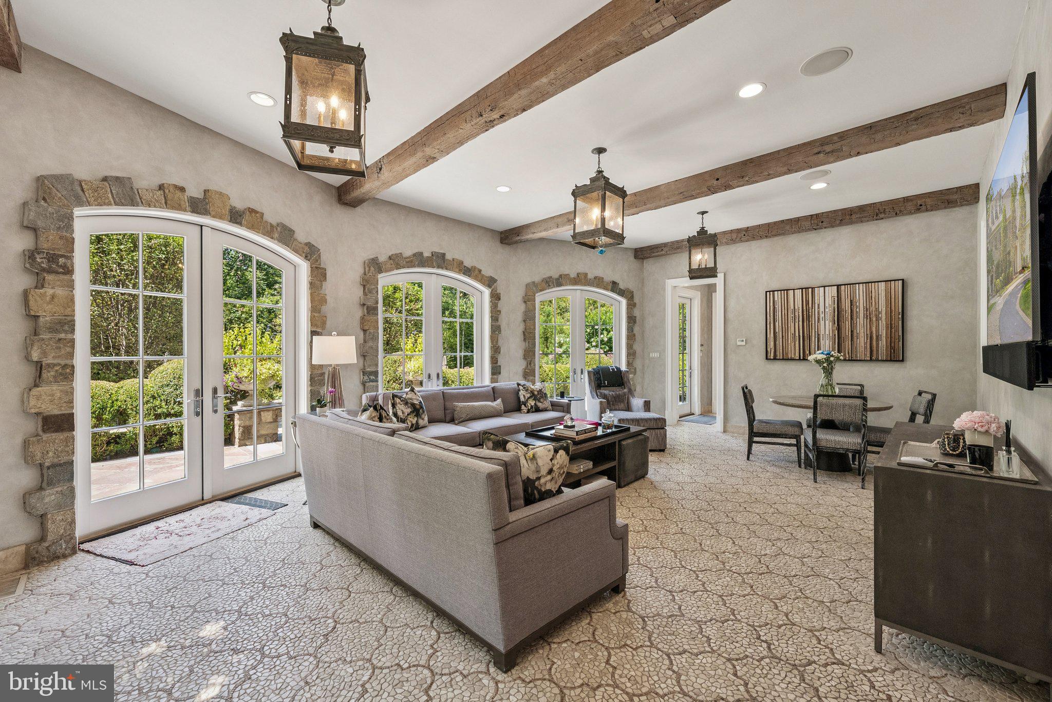 POTOMAC OUTSIDE - Residential