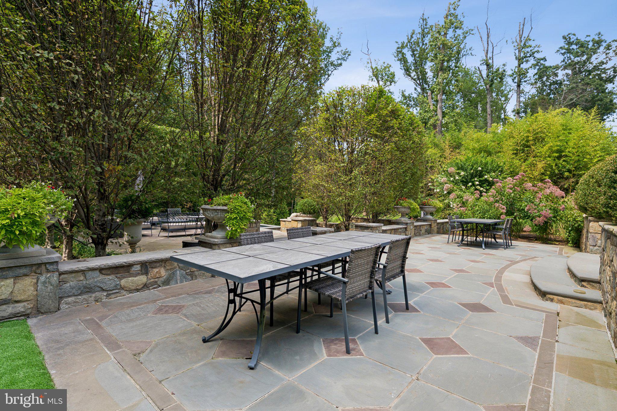 POTOMAC OUTSIDE - Residential