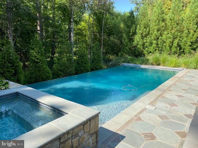 POTOMAC OUTSIDE - Residential