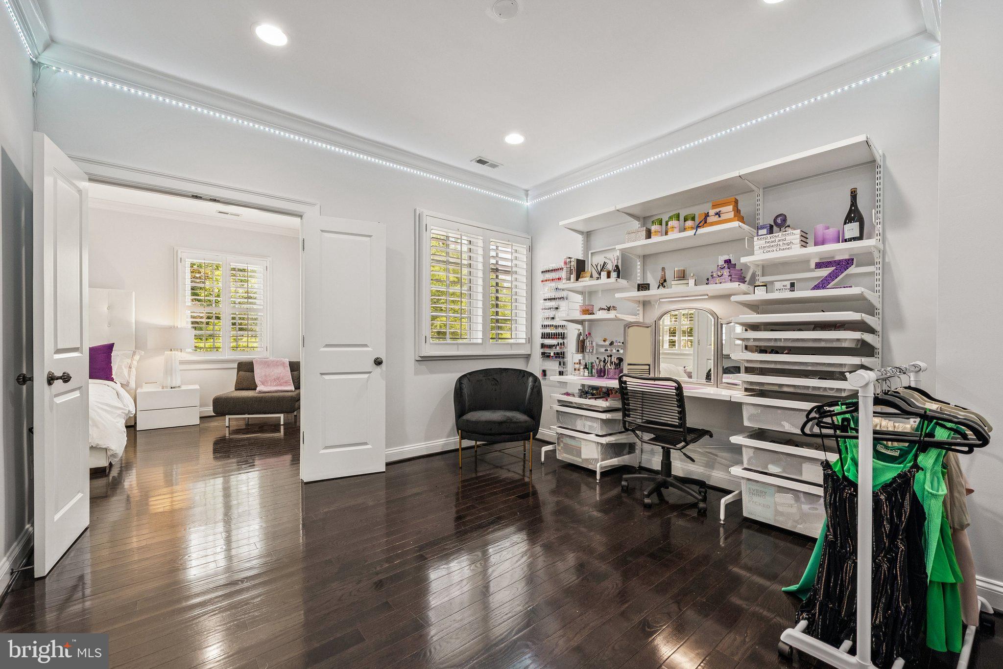 POTOMAC OUTSIDE - Residential