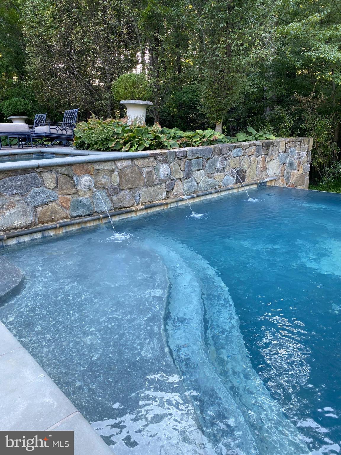 POTOMAC OUTSIDE - Residential