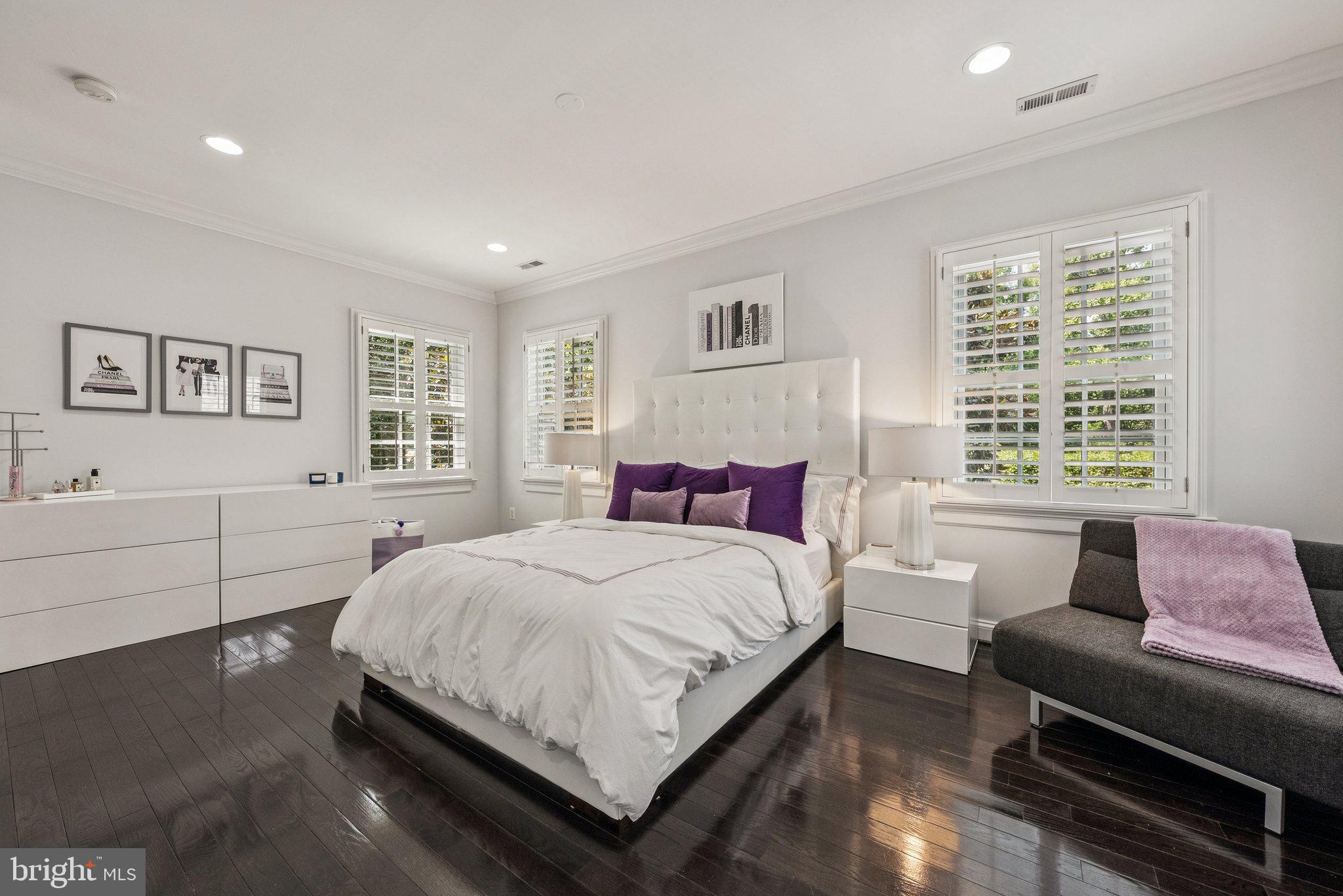 POTOMAC OUTSIDE - Residential