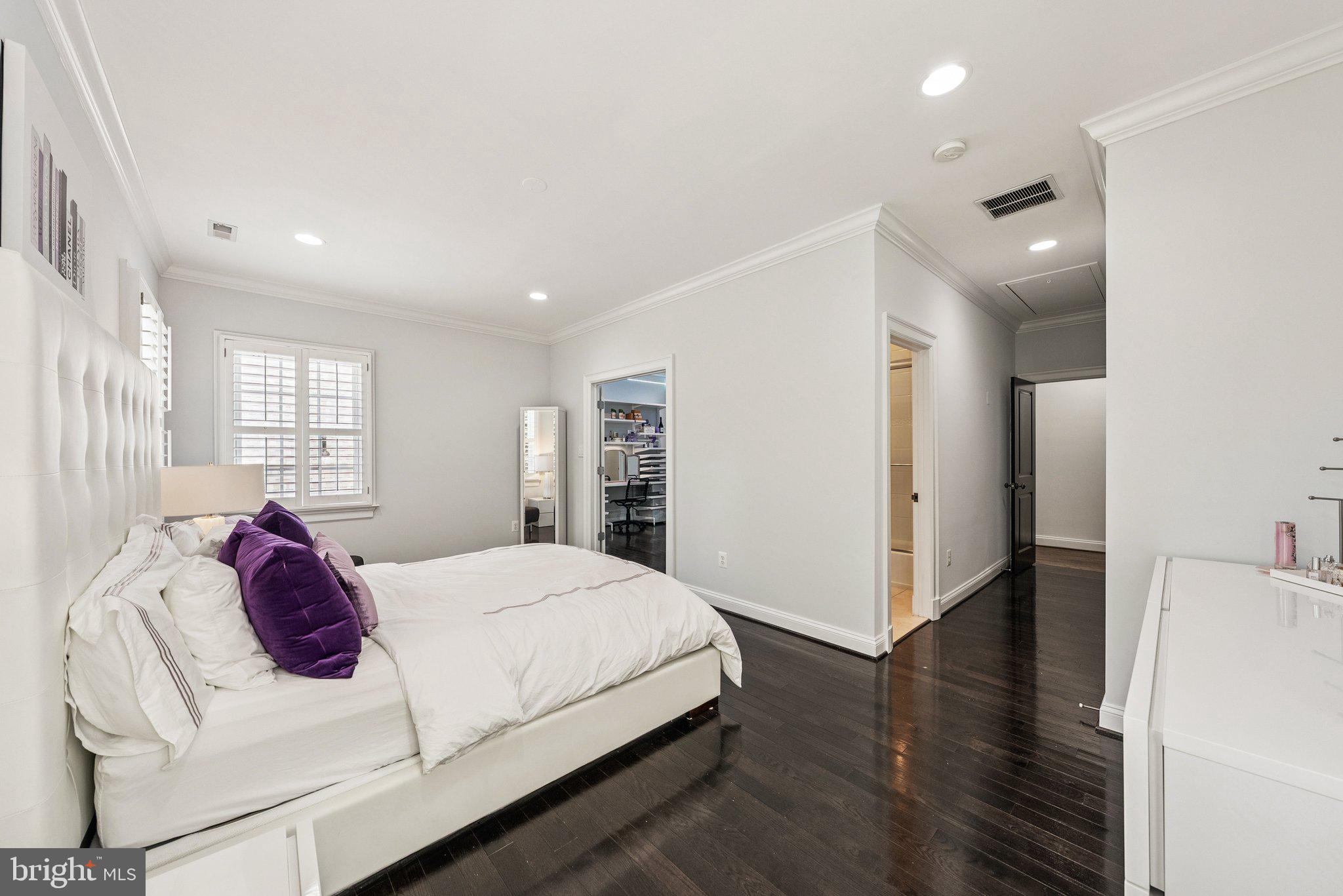 POTOMAC OUTSIDE - Residential