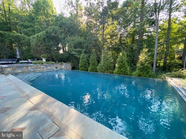 POTOMAC OUTSIDE - Residential