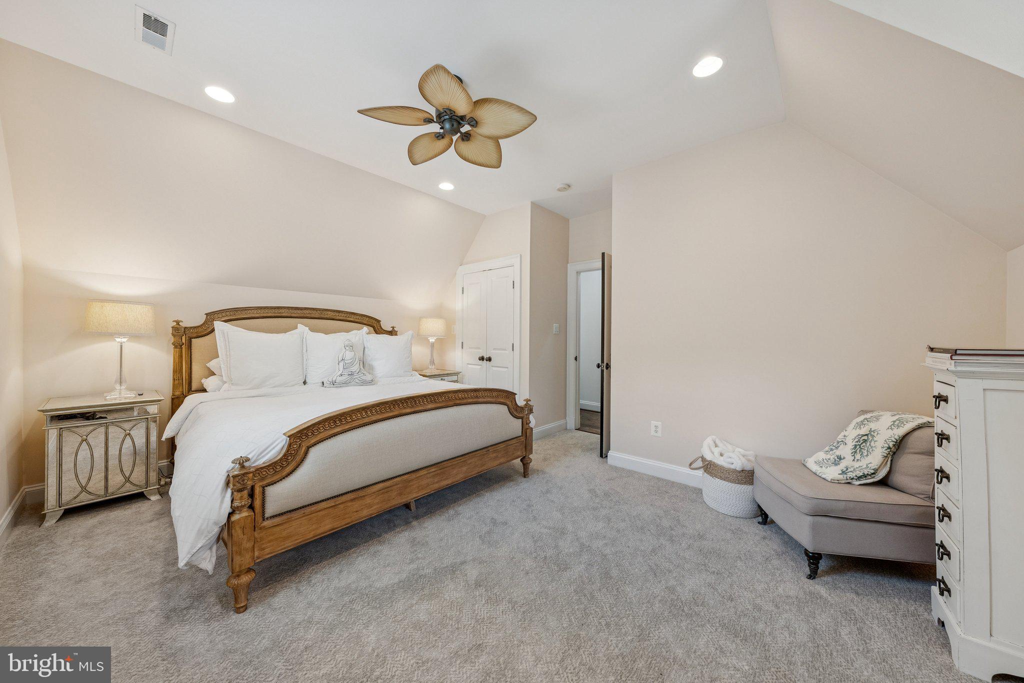 POTOMAC OUTSIDE - Residential