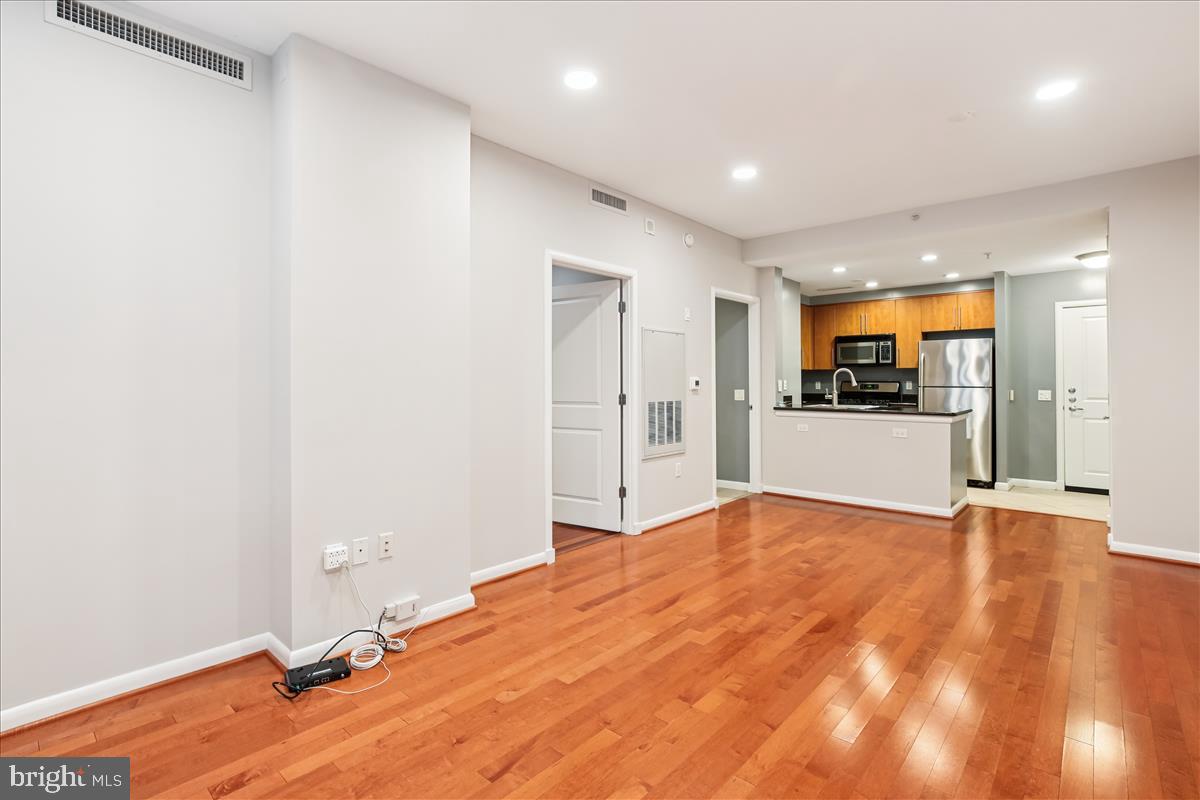 CLARENDON 1021 - Residential