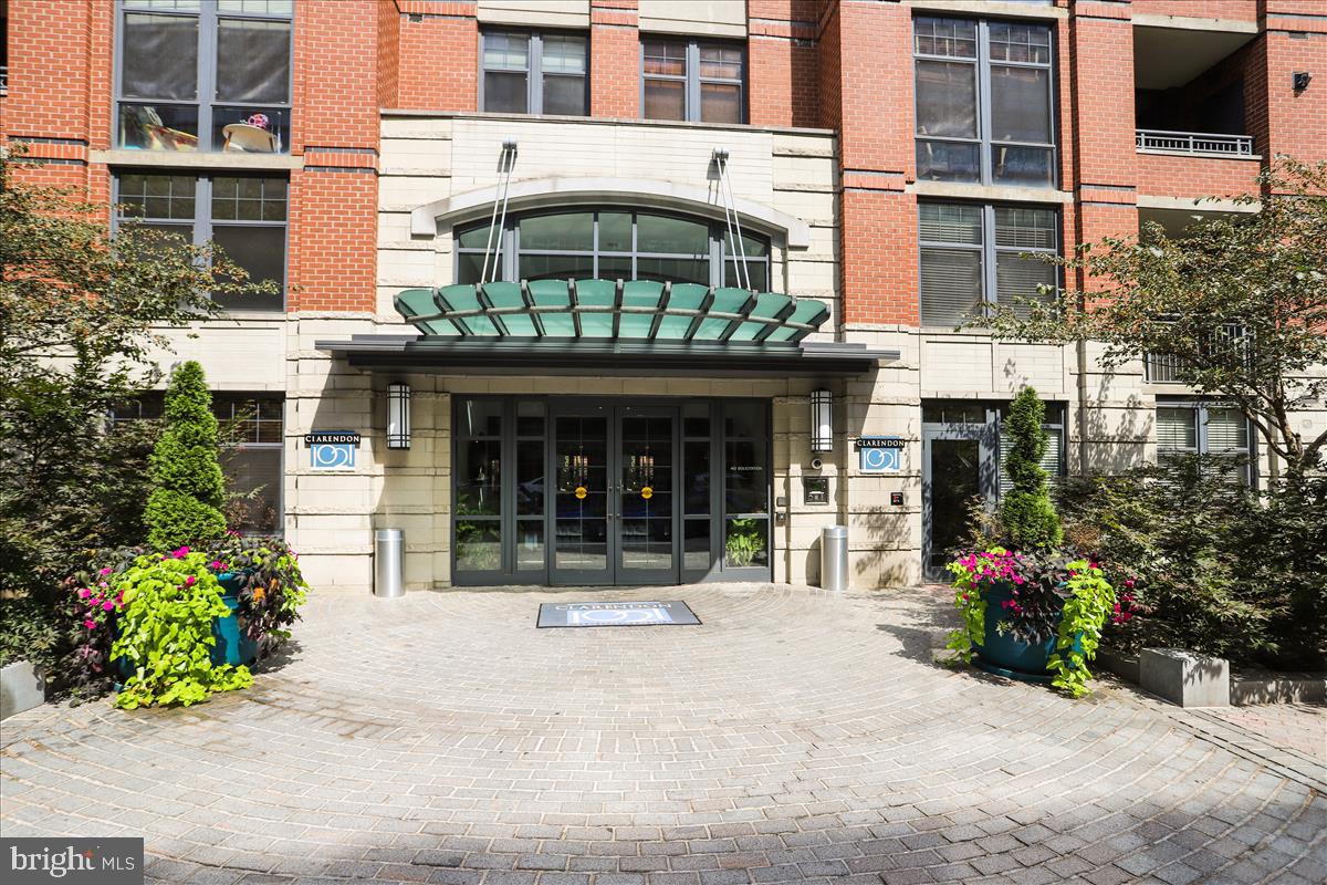 CLARENDON 1021 - Residential