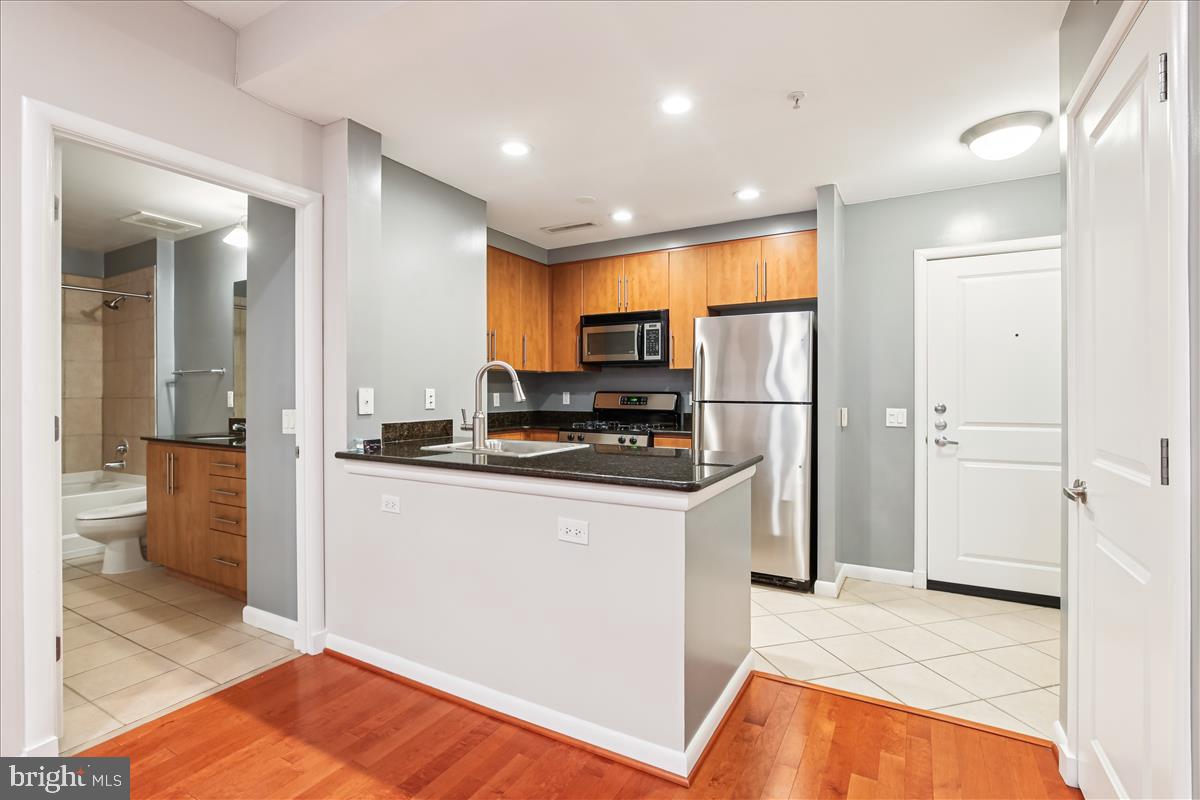 CLARENDON 1021 - Residential