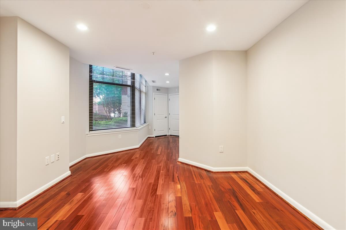 CLARENDON 1021 - Residential