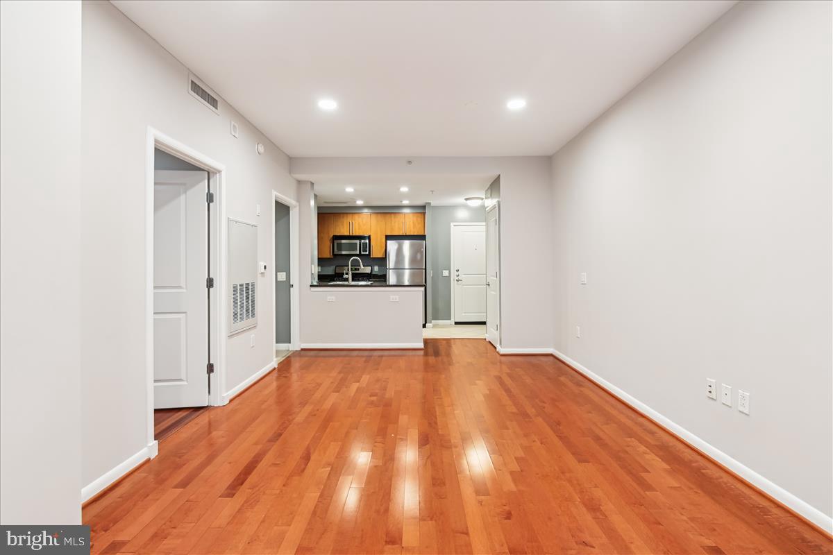 CLARENDON 1021 - Residential