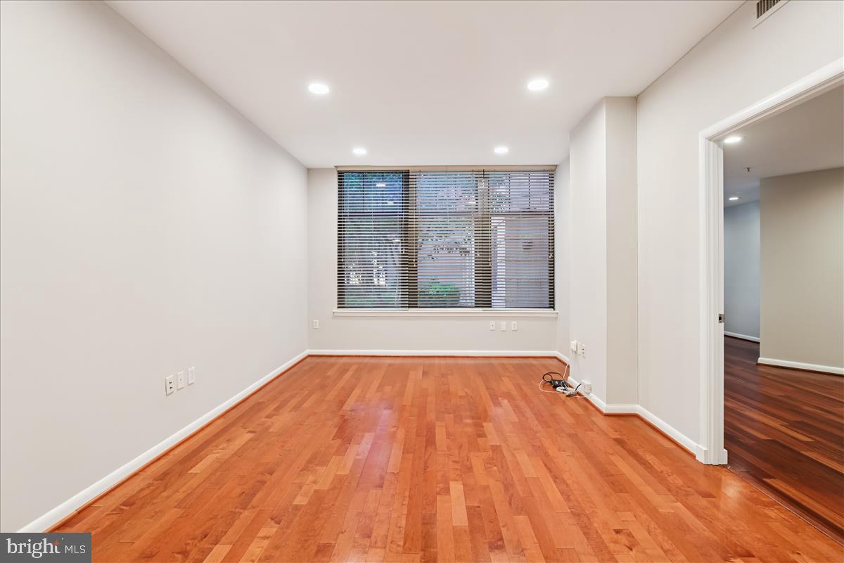 CLARENDON 1021 - Residential