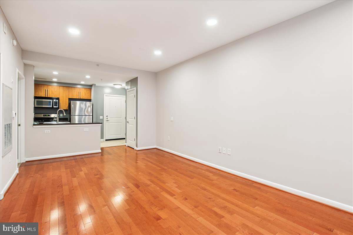 CLARENDON 1021 - Residential