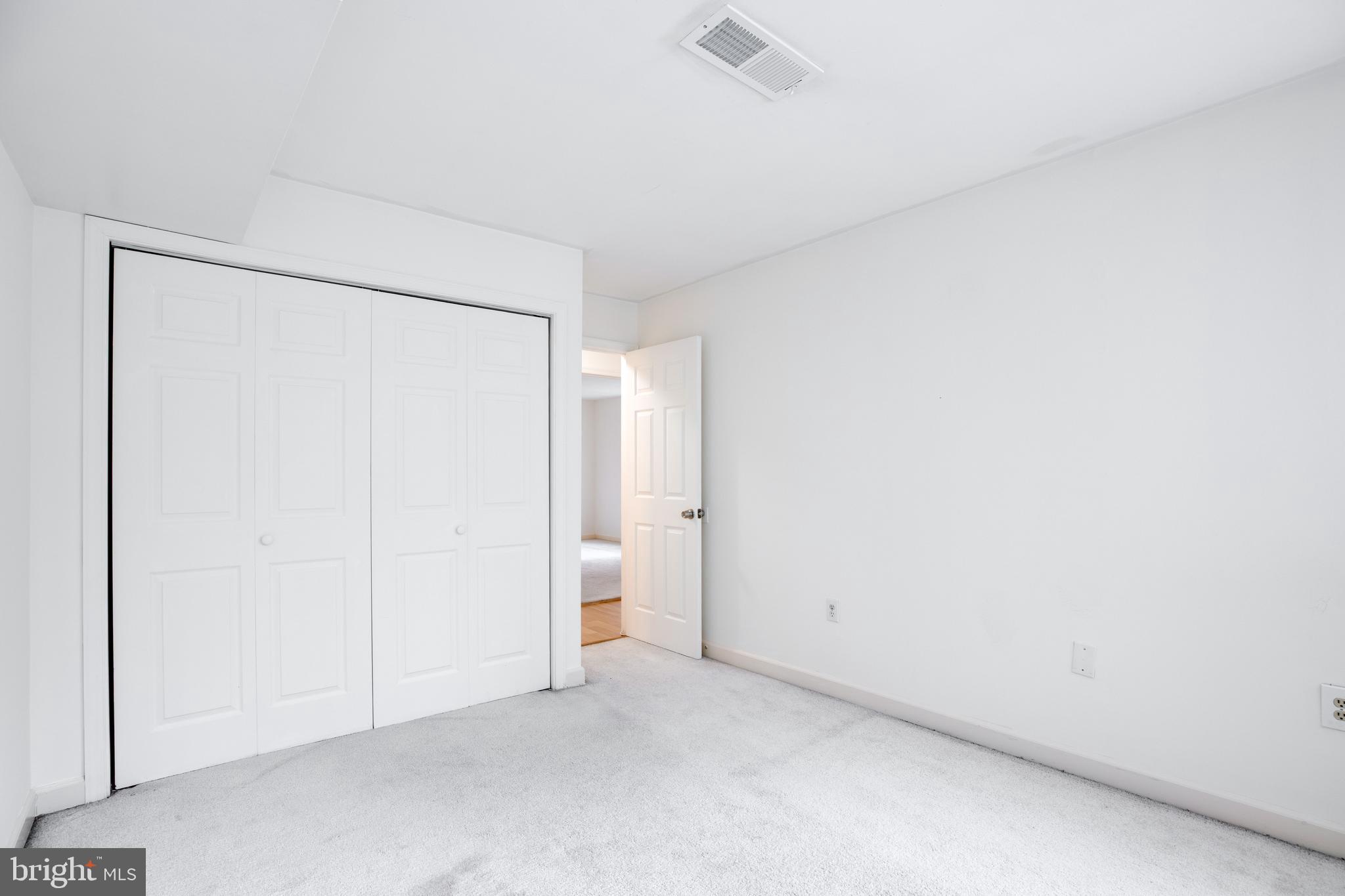 IVYMOUNT COURT - Residential Lease