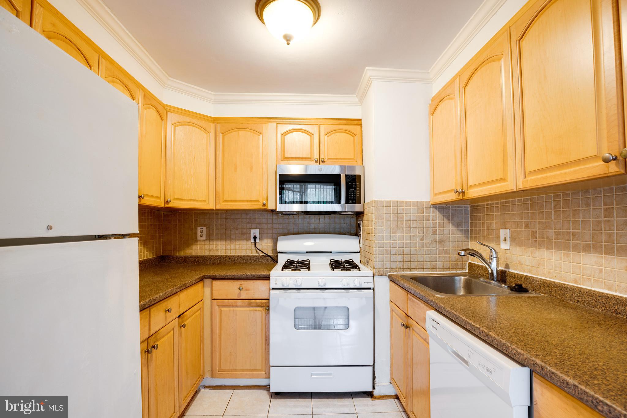 IVYMOUNT COURT - Residential Lease