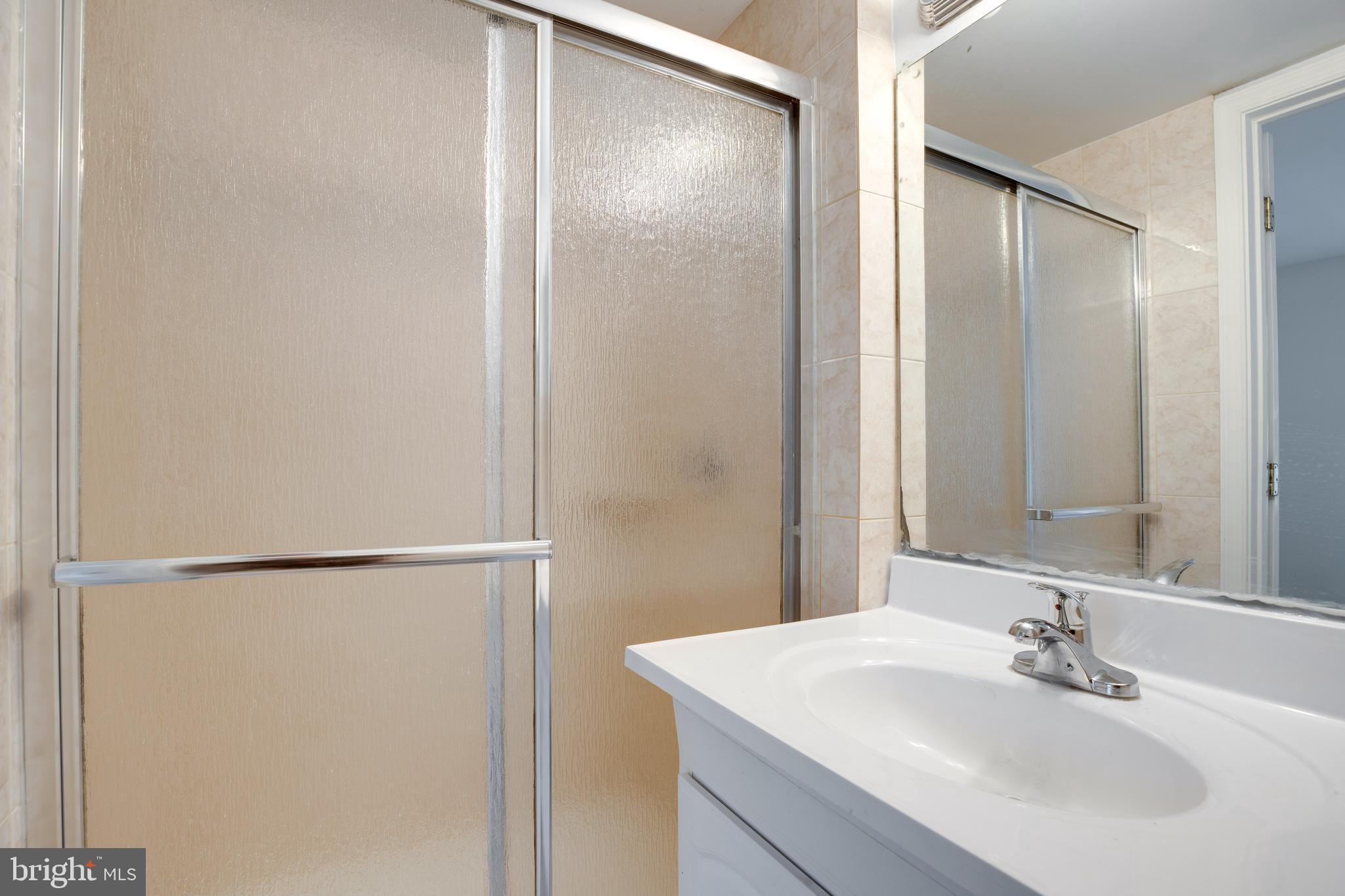 IVYMOUNT COURT - Residential Lease