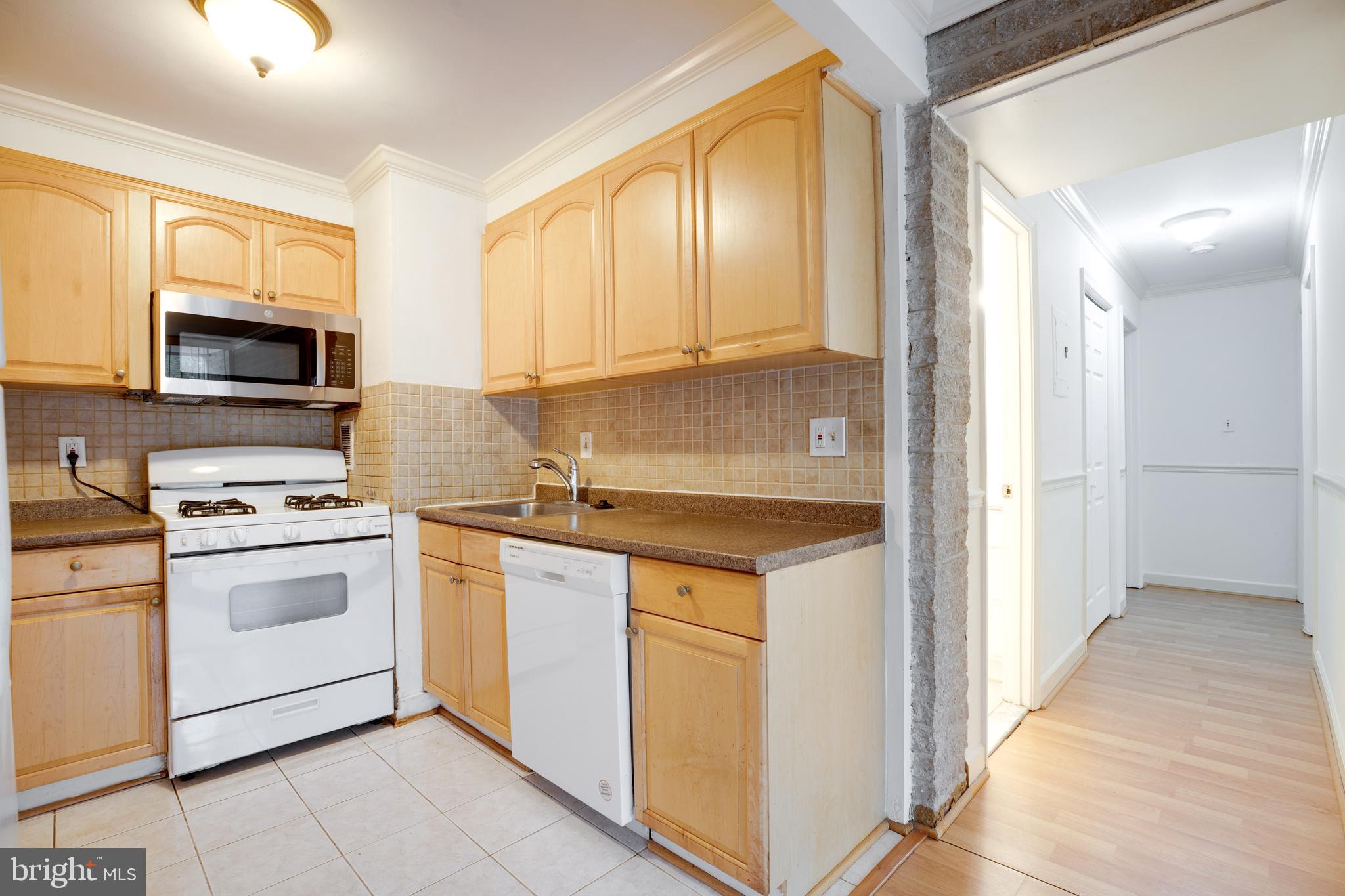 IVYMOUNT COURT - Residential Lease