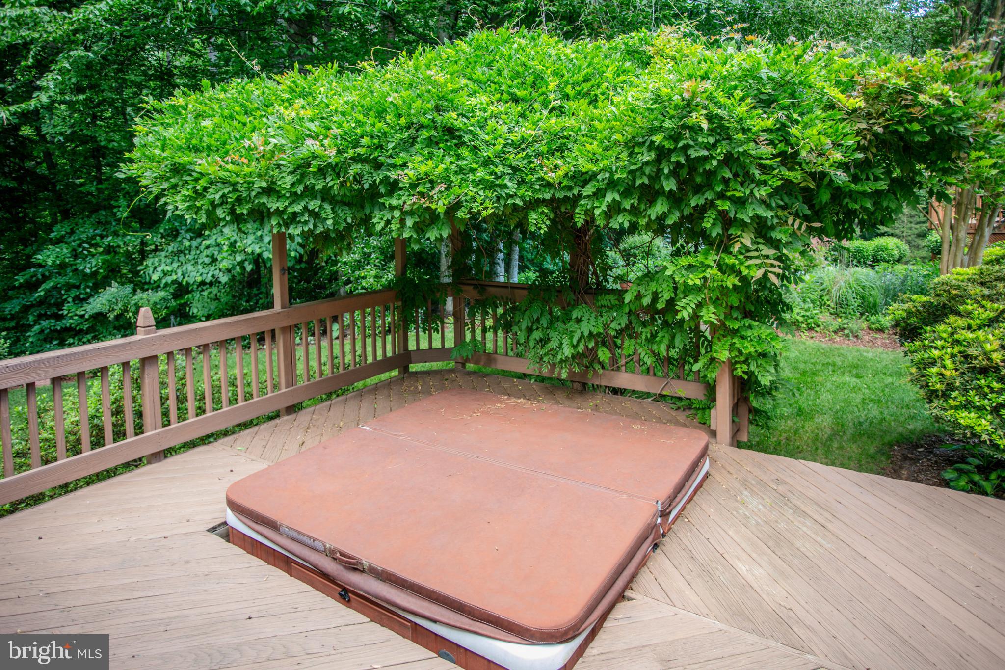 MEADOWBROOK WOODS - Residential