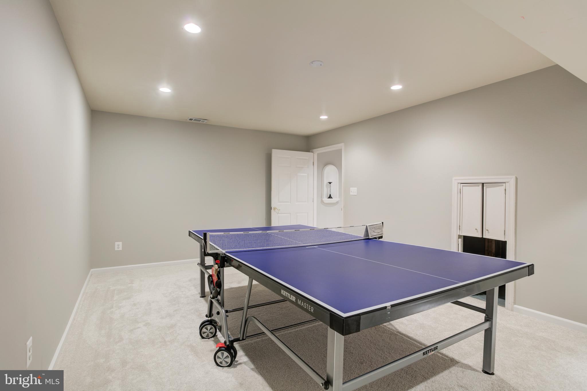 MEADOWBROOK WOODS - Residential