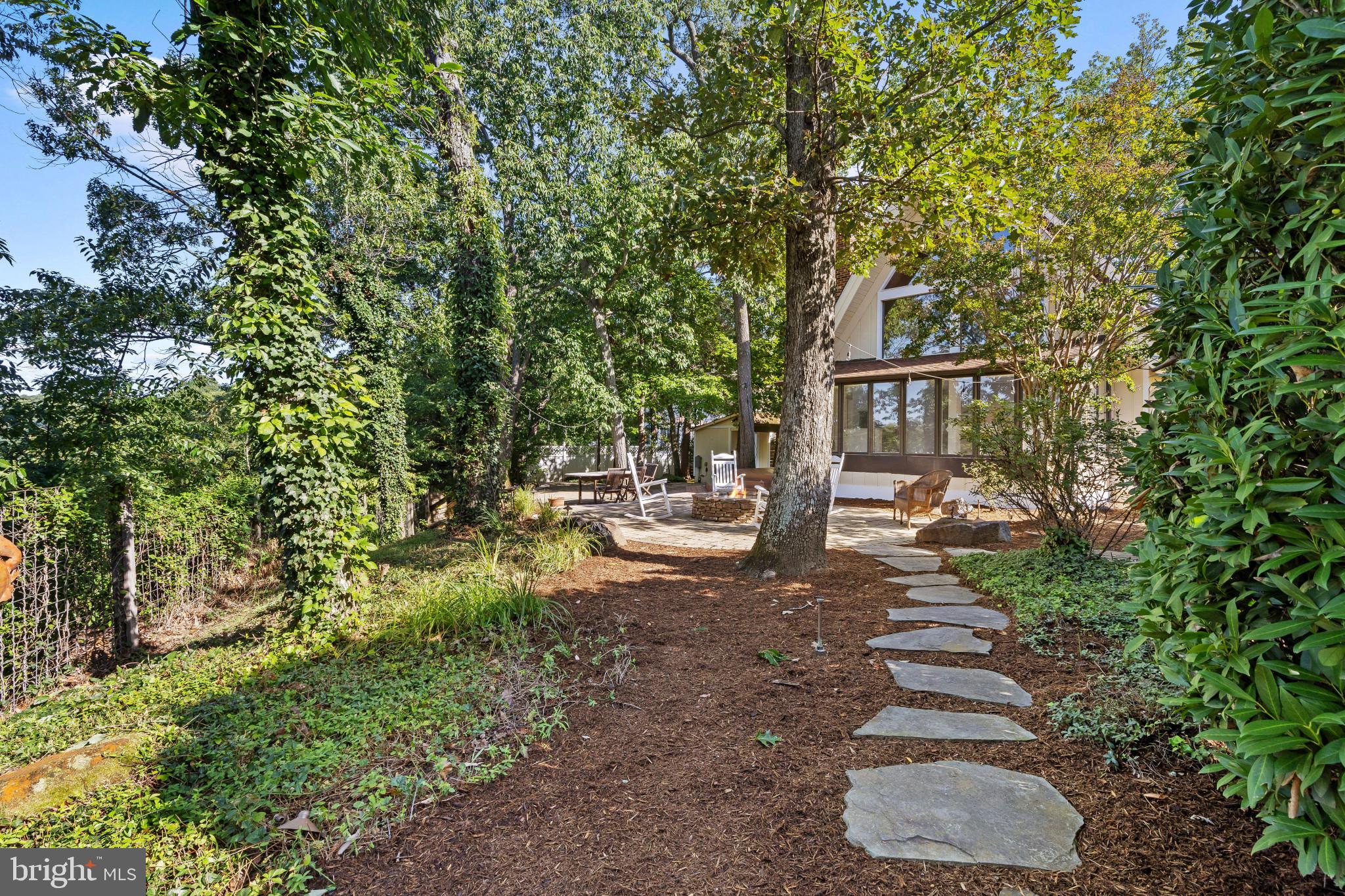 2915 SOUTH COURT