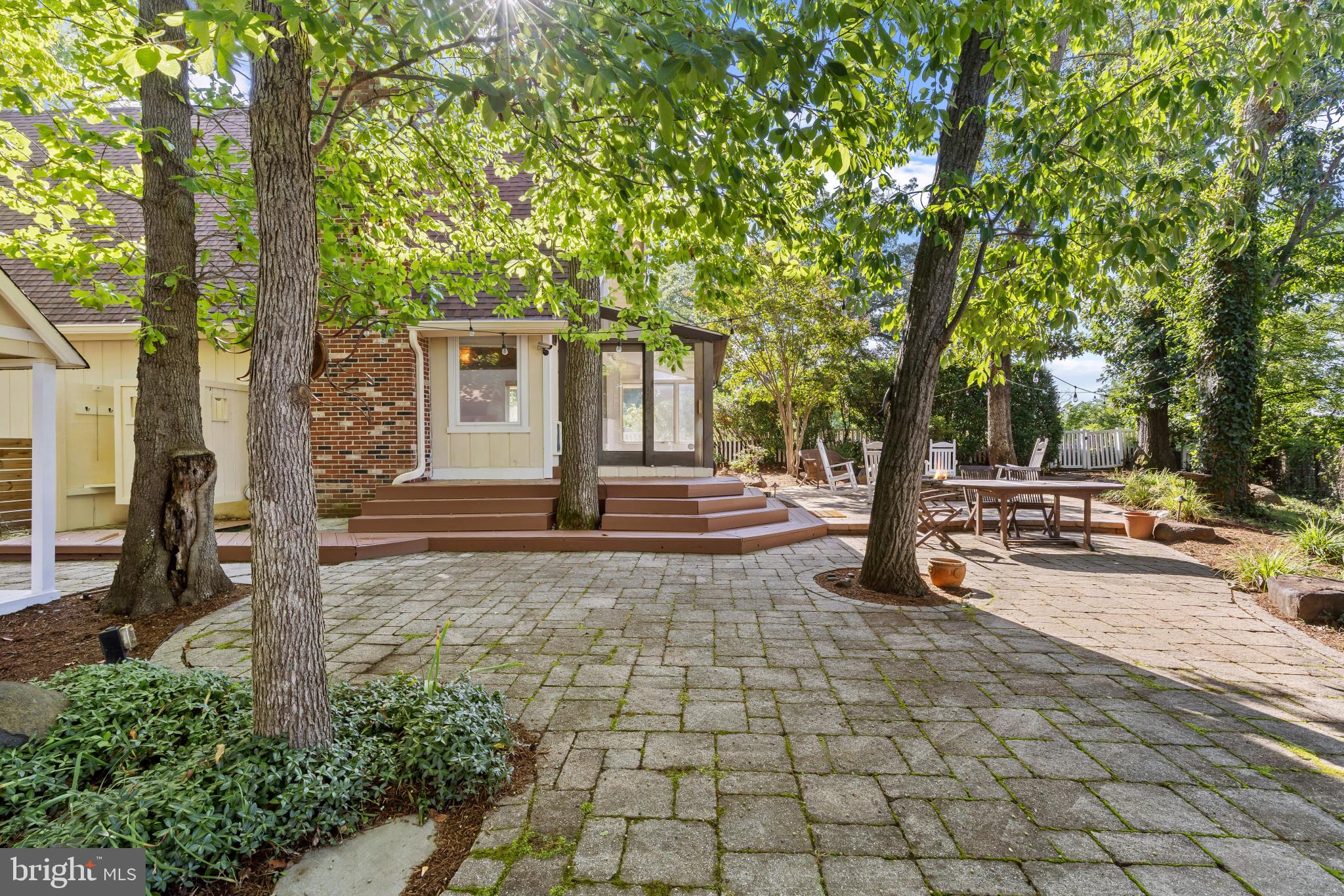 2915 SOUTH COURT