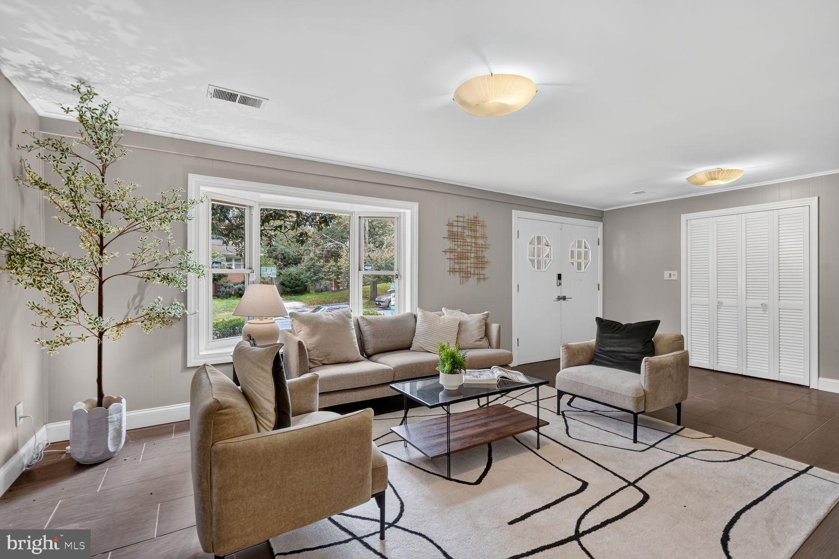 822 LOXFORD TERRACE