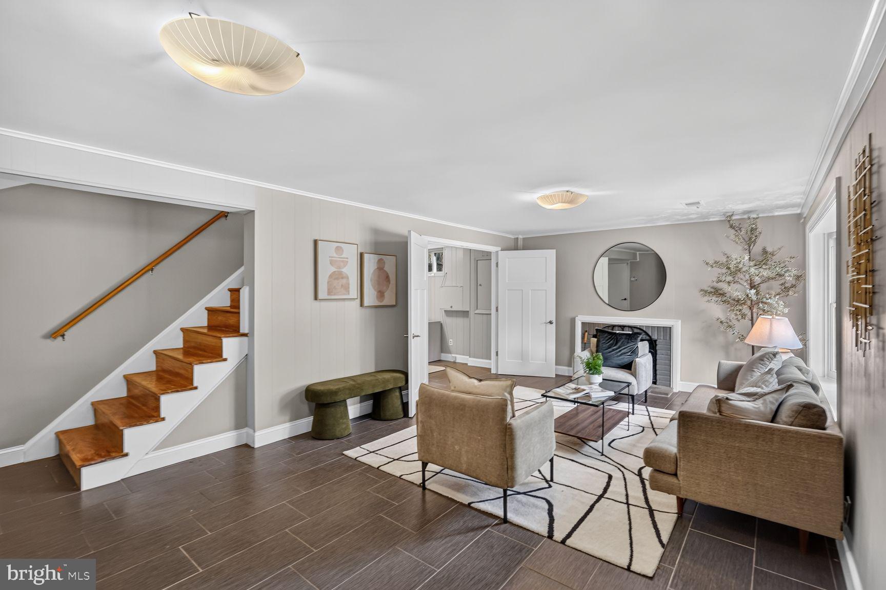 822 LOXFORD TERRACE