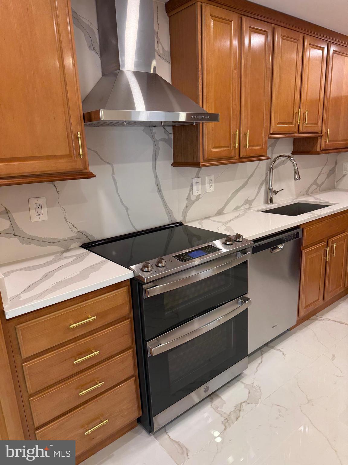 WATERGATE AT LANDMARK - Residential Lease