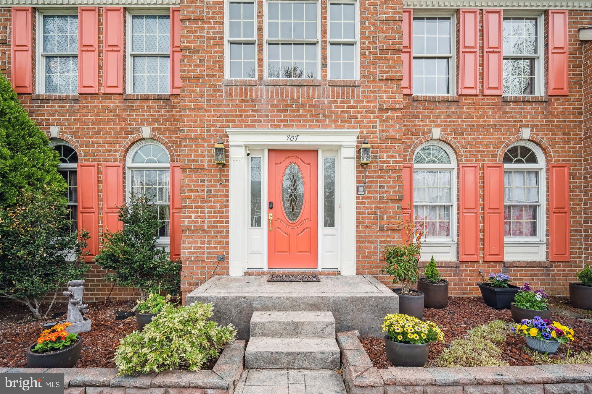 707 THORNWOOD DRIVE