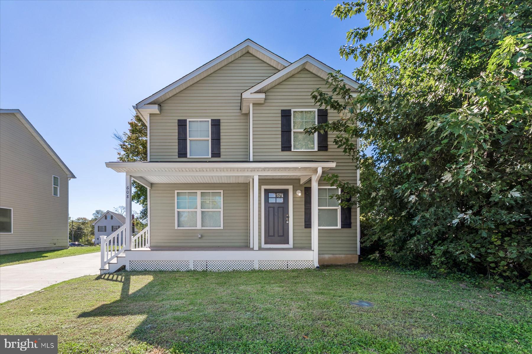 608 NW FRONT STREET