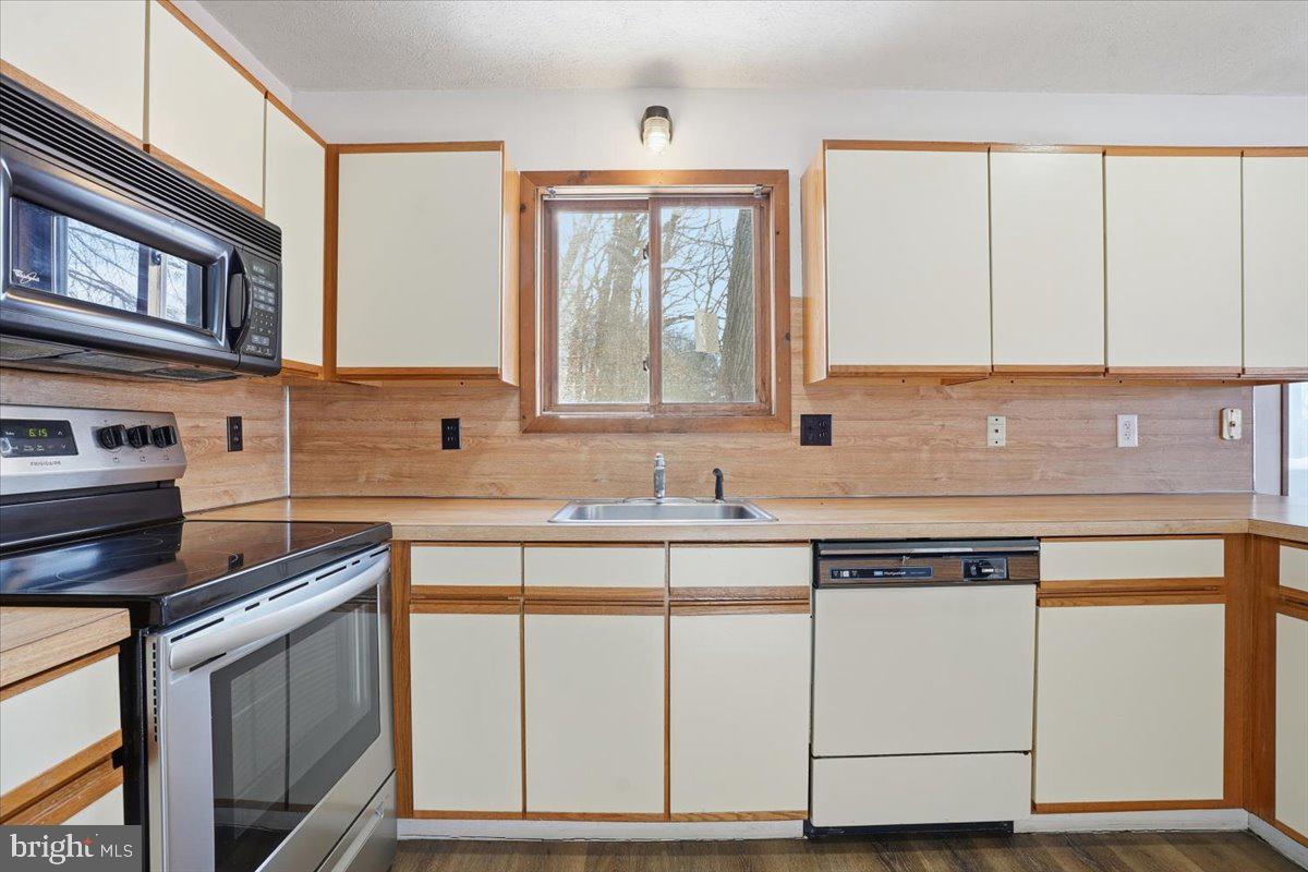 SAW CREEK ESTATES - Residential