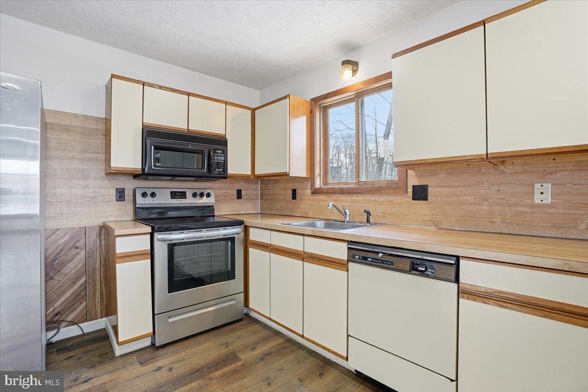 SAW CREEK ESTATES - Residential