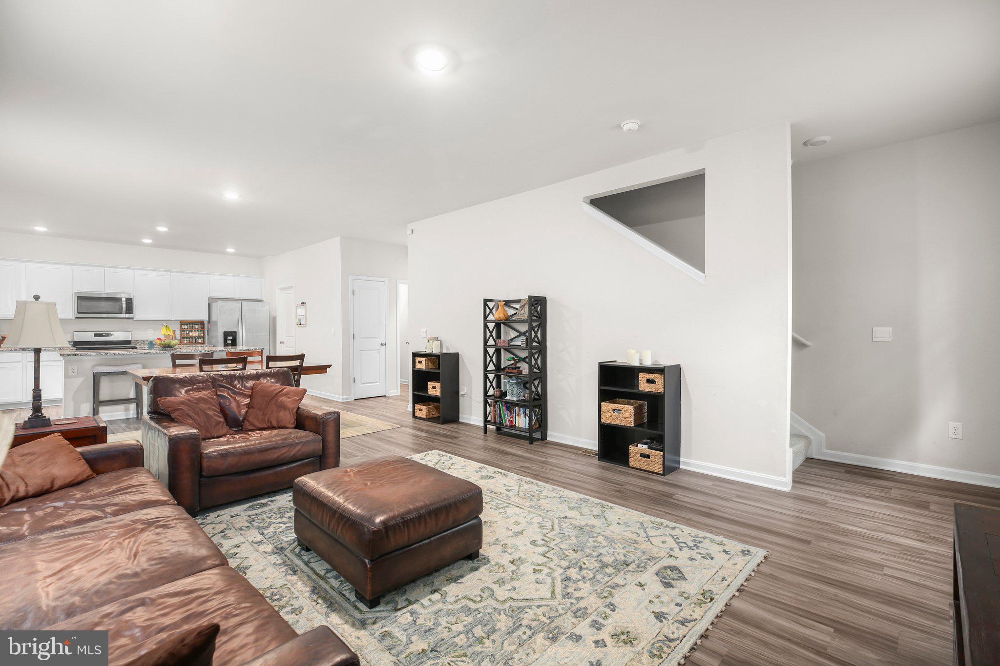 WOOD LANDING ESTATES - Residential Lease