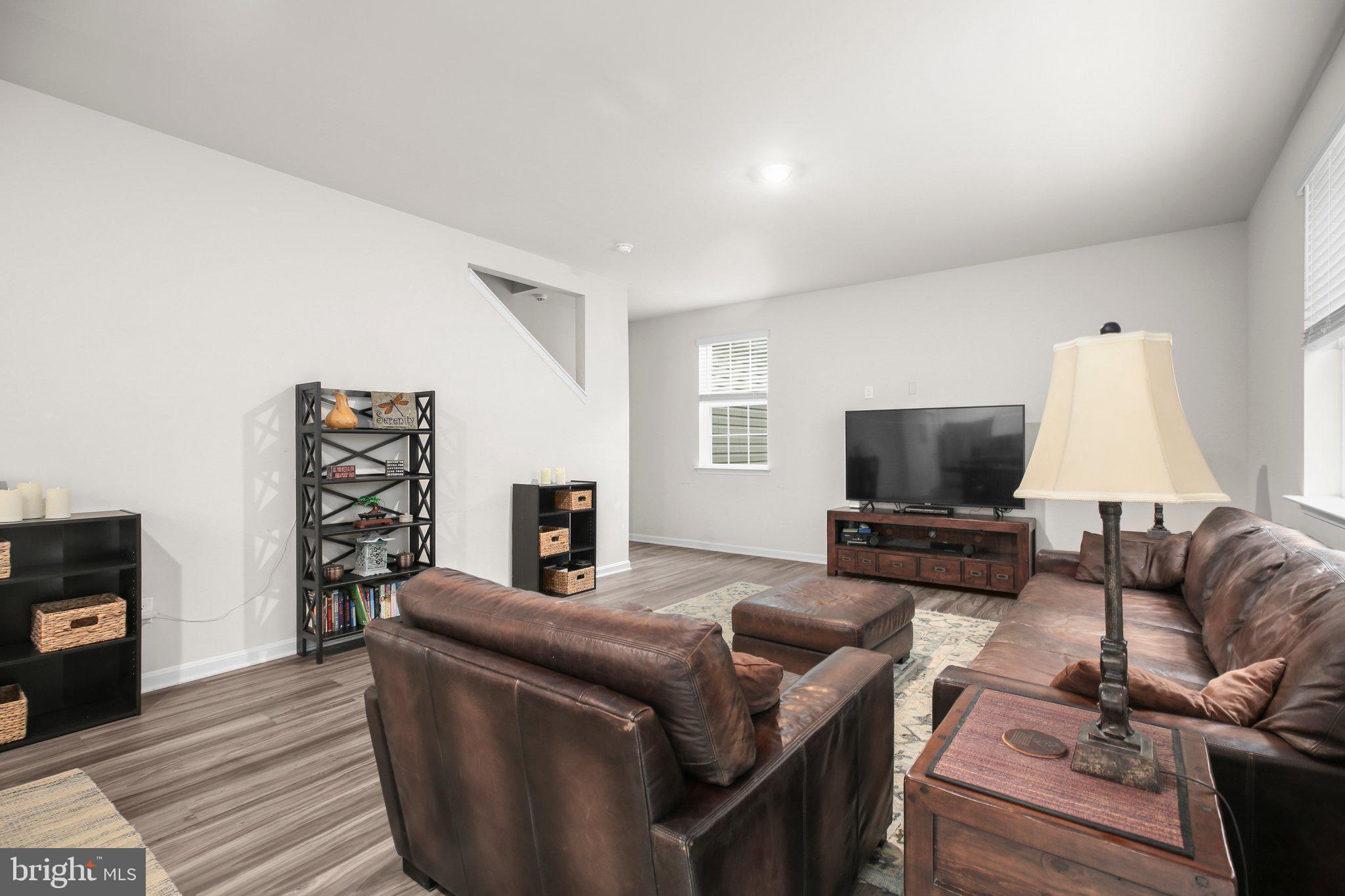 WOOD LANDING ESTATES - Residential Lease