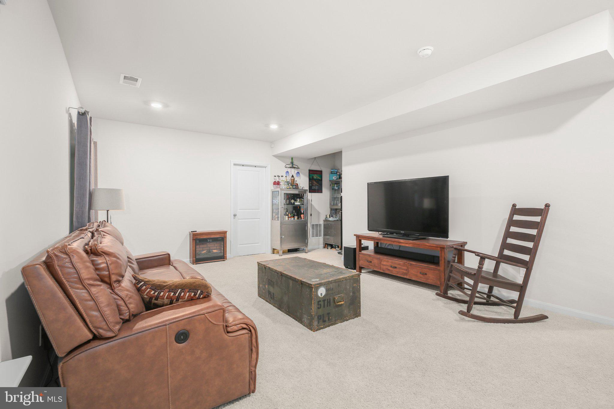 WOOD LANDING ESTATES - Residential Lease