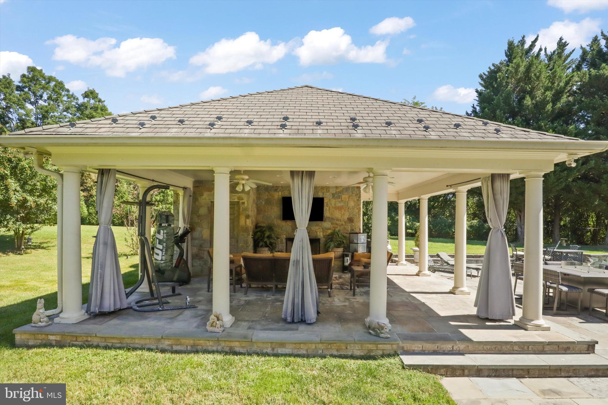 SADDLE RIDGE - Residential