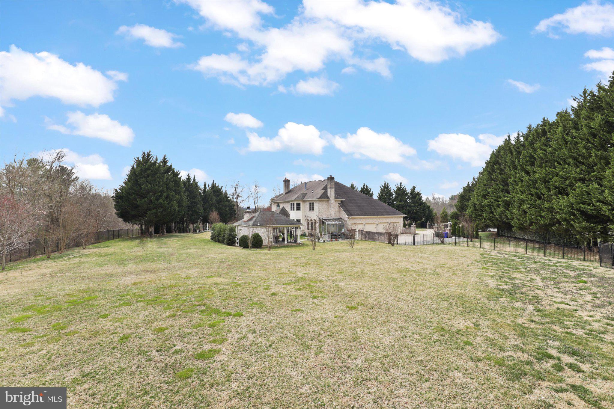 SADDLE RIDGE - Residential