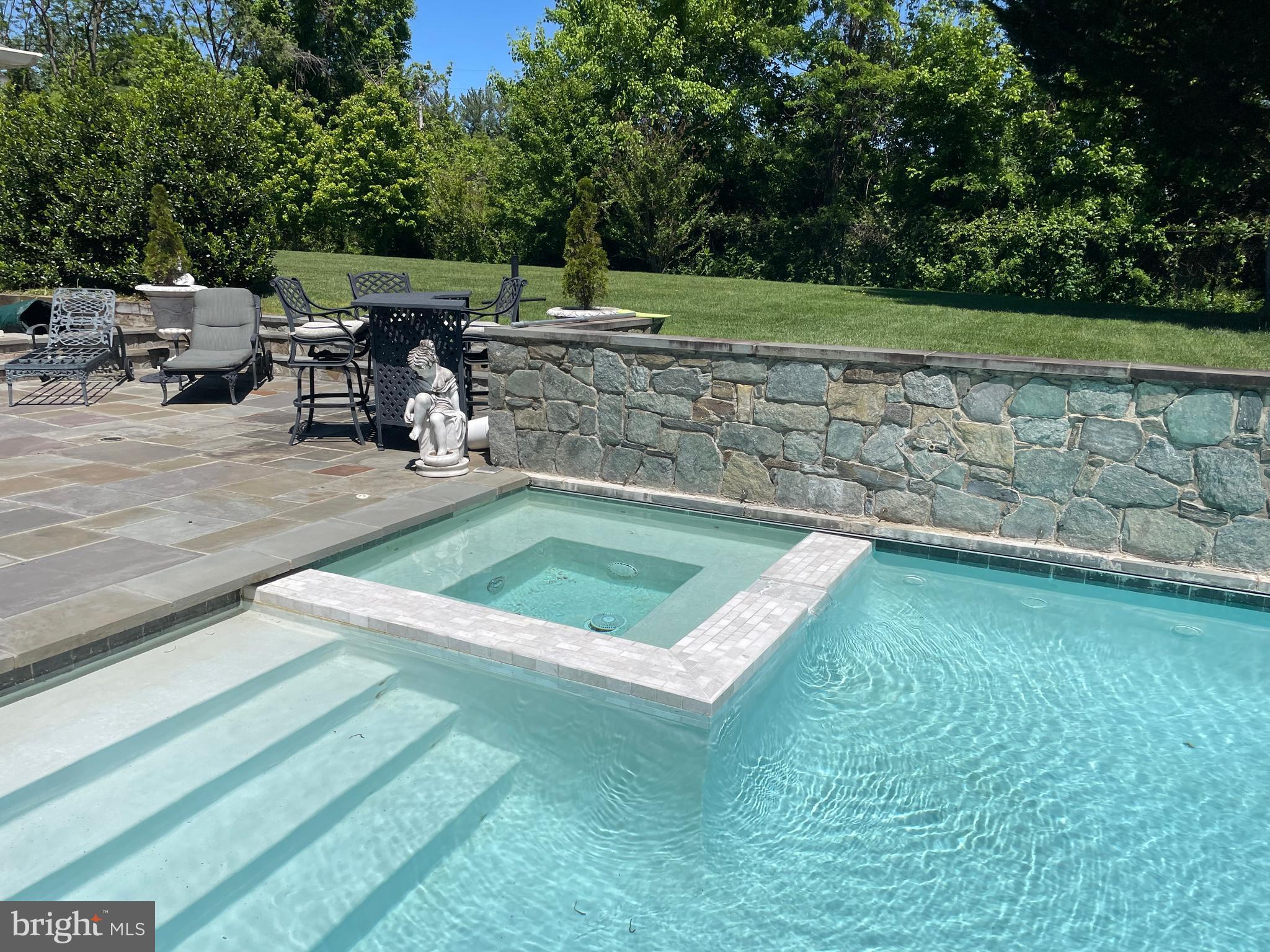 SADDLE RIDGE - Residential