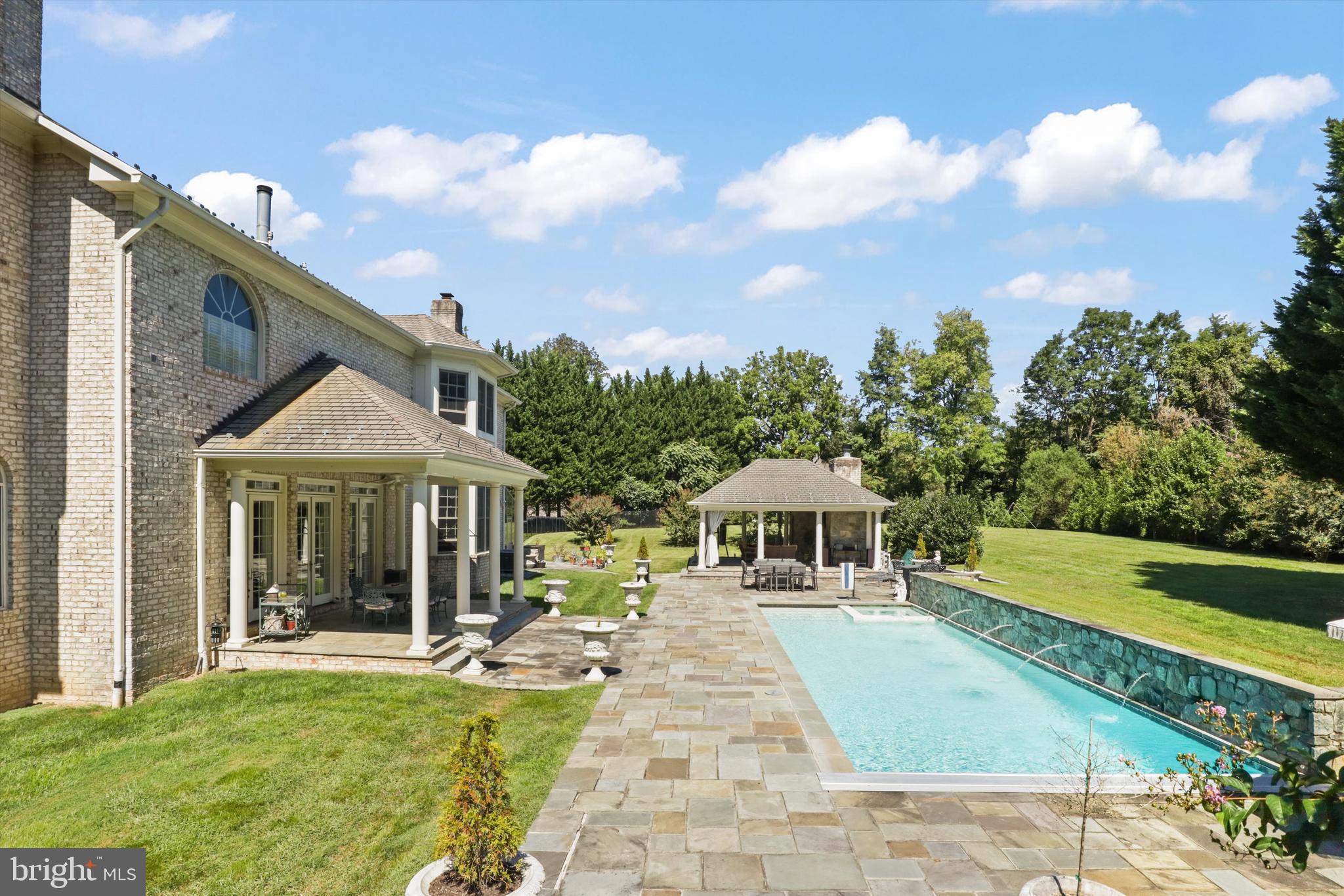 SADDLE RIDGE - Residential