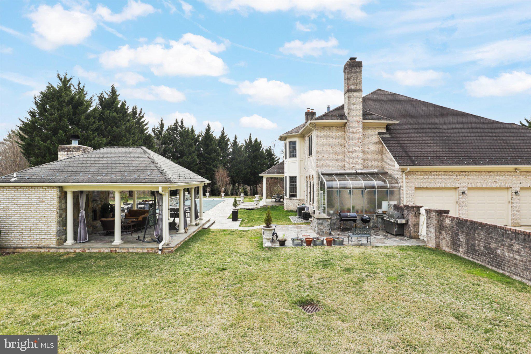 SADDLE RIDGE - Residential