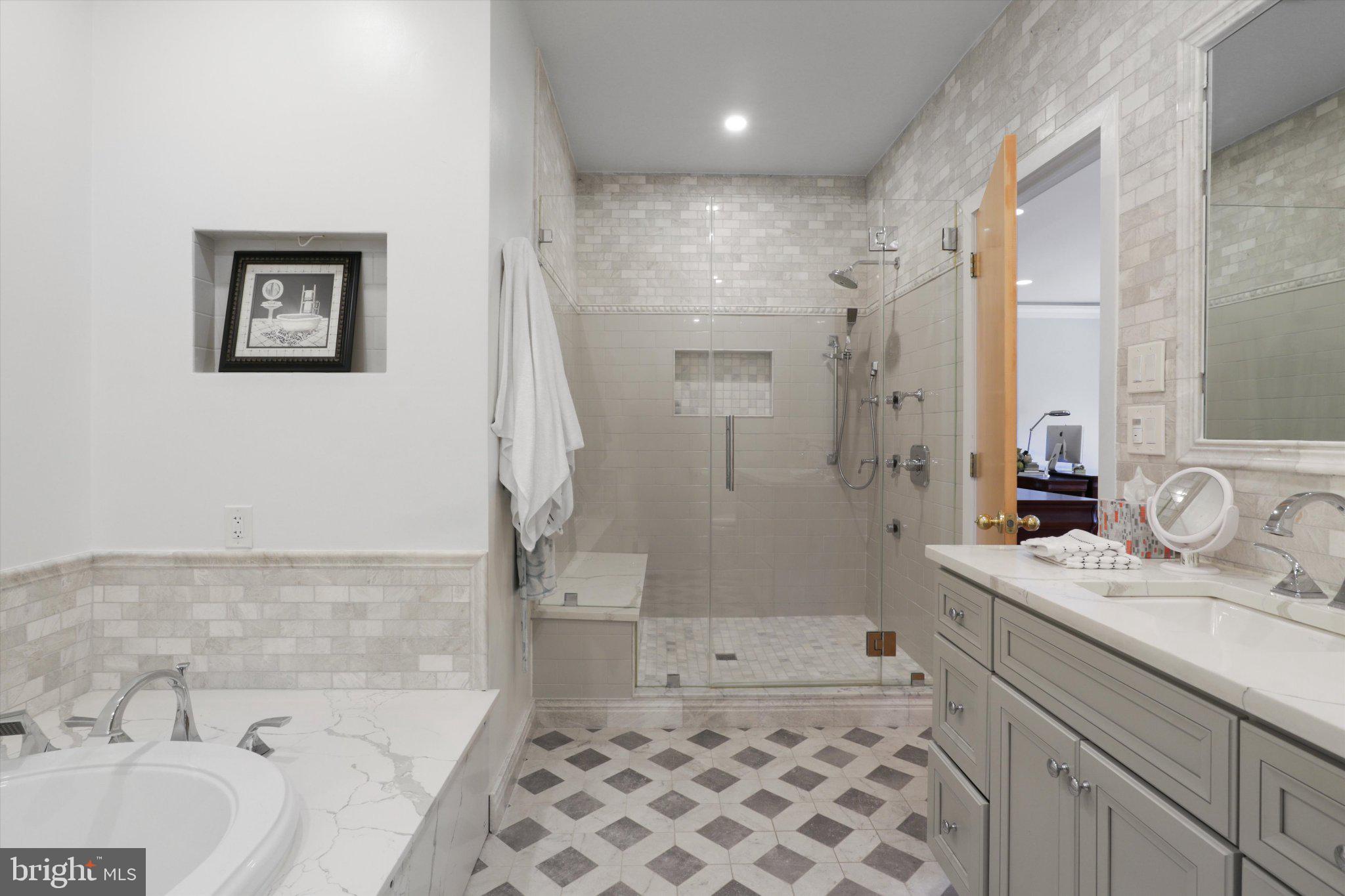 SADDLE RIDGE - Residential