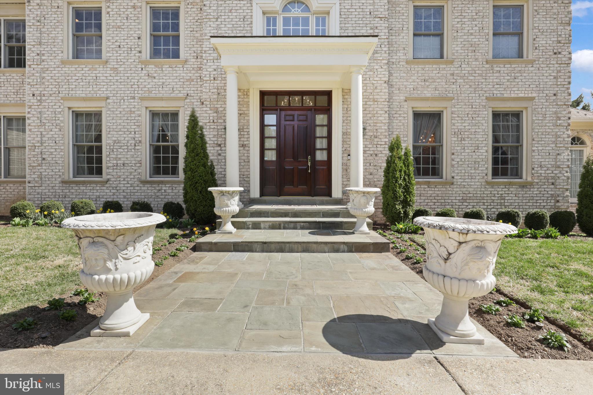 SADDLE RIDGE - Residential