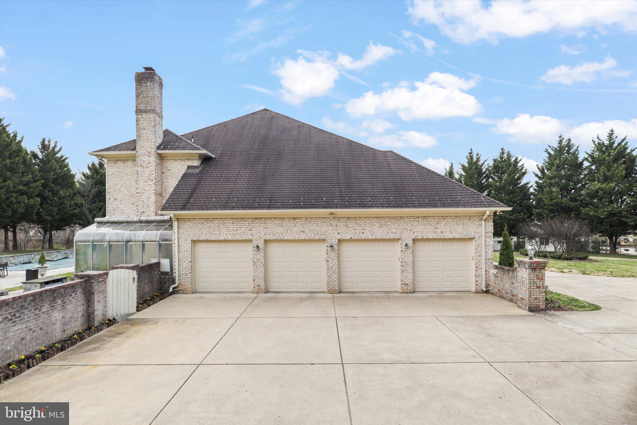 SADDLE RIDGE - Residential