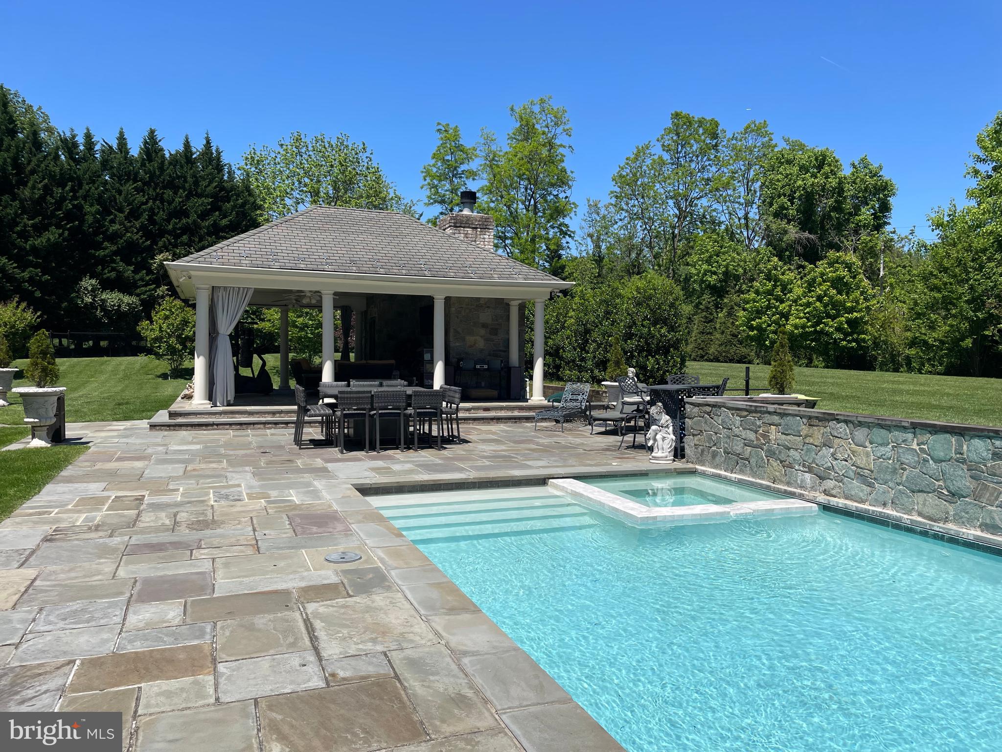 SADDLE RIDGE - Residential