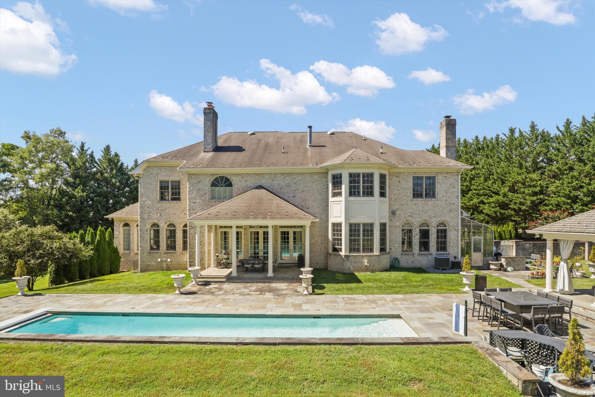 SADDLE RIDGE - Residential