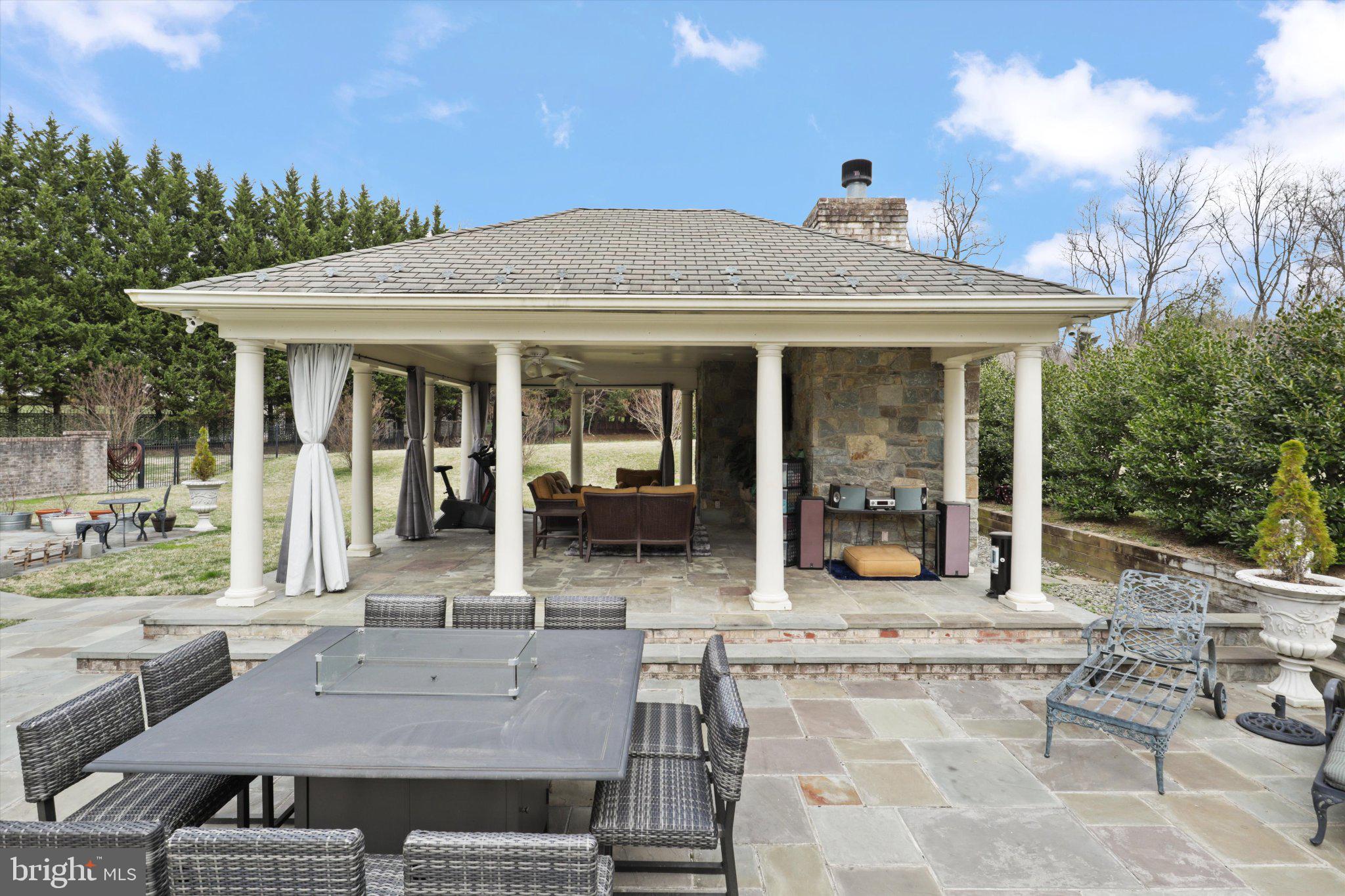 SADDLE RIDGE - Residential